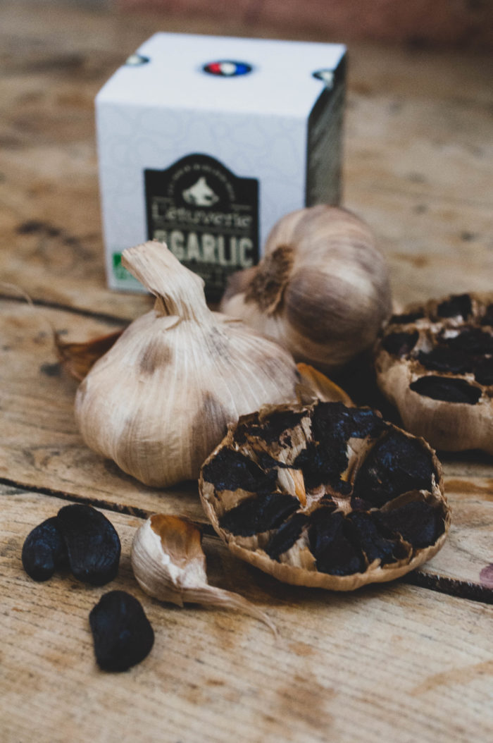 Ail noir bio tête entière L'Étuverie Cultivé et produit en France Ail noir bio tête entière L'Étuverie Cultivé et produit en France